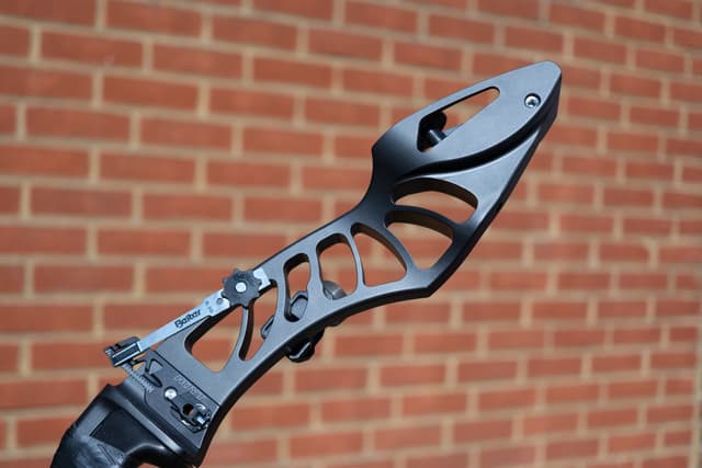 Hoyt Exceed 25" Riser